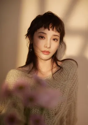 彭小苒狗啃刘海大片写真图片_7