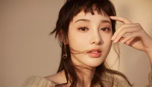 彭小苒狗啃刘海大片写真图片_9