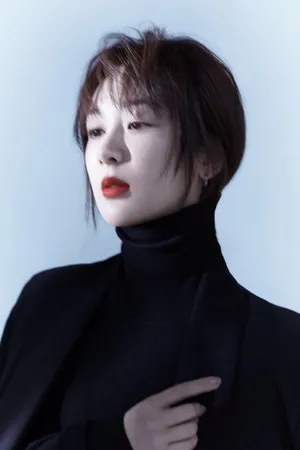 杨紫短发时尚妩媚撩人写真_3