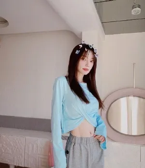 李小璐性感火辣身材露肚脐妩媚诱惑写真