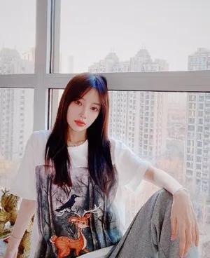 李小璐性感火辣身材露肚脐妩媚诱惑写真_3