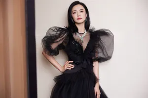 姚晨深V黑纱裙暗黑风性感写真图片_7