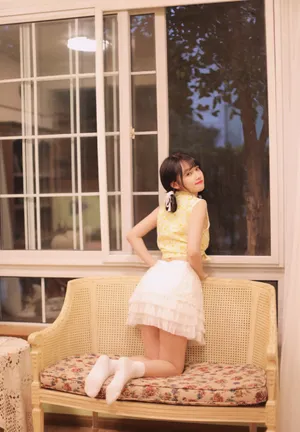 宋昕冉甜美性感居家写真图片_4