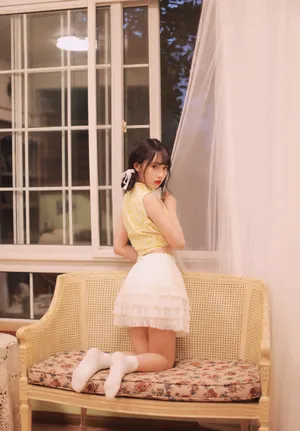 宋昕冉甜美性感居家写真图片_5