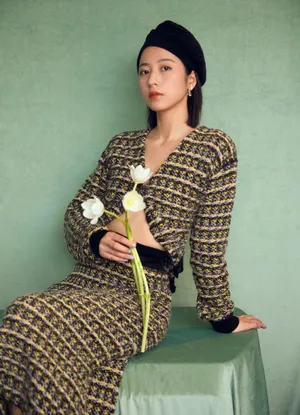 周雨彤格子套装性感写真图片_6
