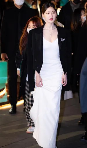 赵露思白裙美丽性感妩媚写真图片