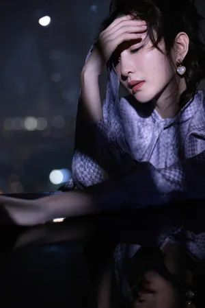 江疏影冷艳暗夜大片写真图片