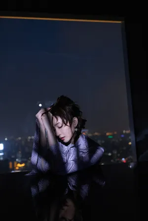 江疏影冷艳暗夜大片写真图片_2
