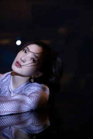 江疏影冷艳暗夜大片写真图片_5