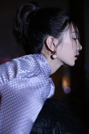 江疏影冷艳暗夜大片写真图片_6