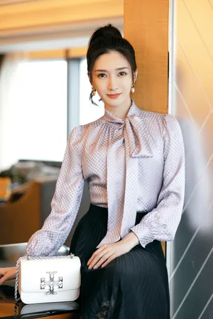 江疏影冷艳暗夜大片写真图片_8