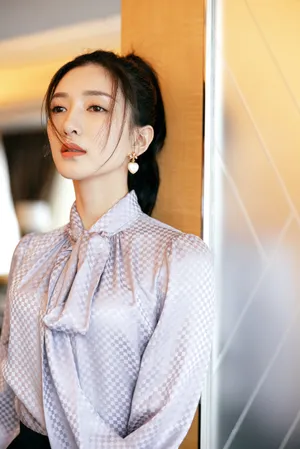 江疏影冷艳暗夜大片写真图片_9