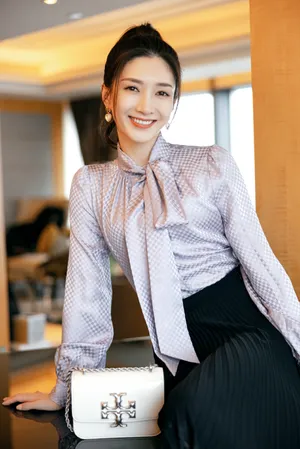 江疏影冷艳暗夜大片写真图片_12