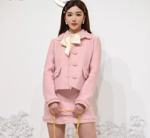 王霏霏卷发造型复古风情美照图片_2