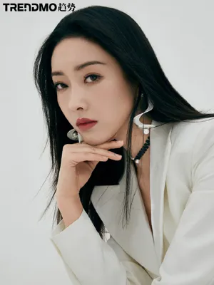宣璐黑白双面摩登大片写真图片