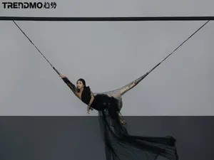 宣璐黑白双面摩登大片写真图片
