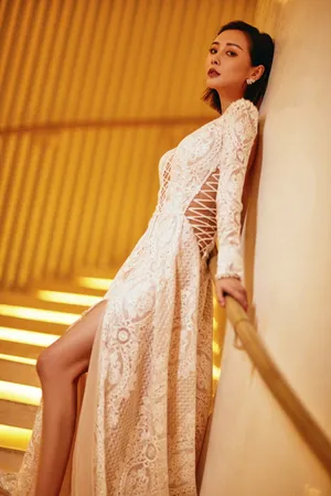 李纯白色蕾丝镂空礼服性感写真图片_6