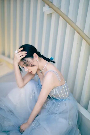 袁姗姗白纱长裙优雅写真图片_5
