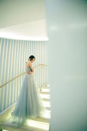 袁姗姗白纱长裙优雅写真图片_6