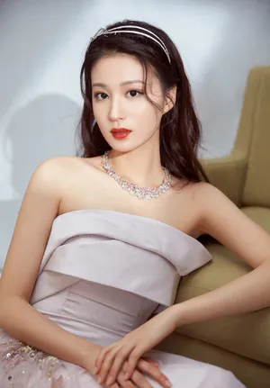 王楚然粉色纱裙礼服性感写真图片