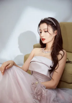 王楚然粉色纱裙礼服性感写真图片_3