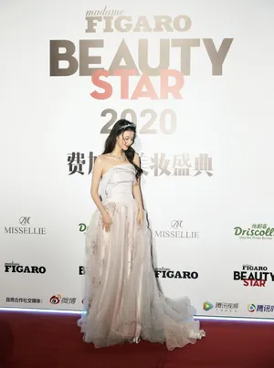 王楚然粉色纱裙礼服性感写真图片_4