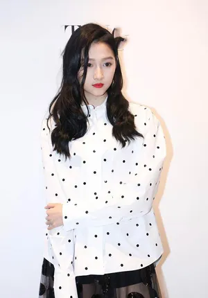 关晓彤波点裙甜美浪漫美照图片
