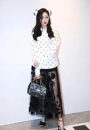关晓彤波点裙甜美浪漫美照图片_2