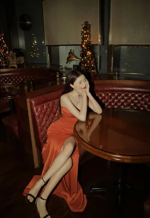 林小宅复古橙色长裙写真图片_3
