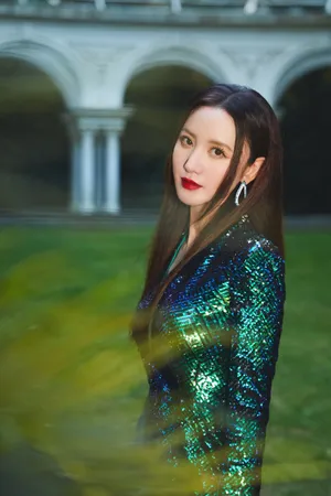 张萌绿色亮片裙性感写真图片_5