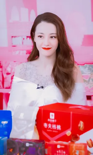 性感优雅迪丽热巴妩媚写真图片_2