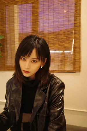 尚语贤性感酷黑皮衣写真图片