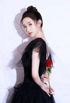 王玉雯性感黑纱裙写真图片