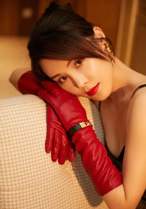 韩丹桐乳胶鱼尾裙性感写真图片_4