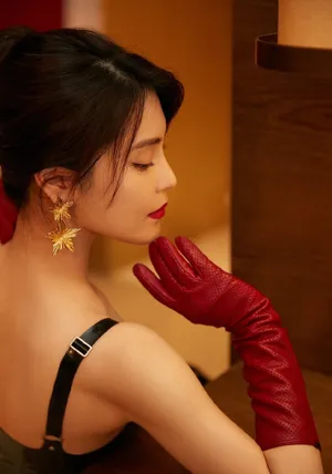 韩丹桐乳胶鱼尾裙性感写真图片_8