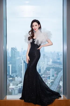 张萌闪钻黑裙性感美艳写真图片_2