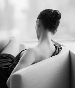 王子文露香肩性感妩媚写真图片_5