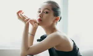 王子文露香肩性感妩媚写真图片_6