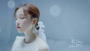 冯提莫《自己》MV性感写真图片_3