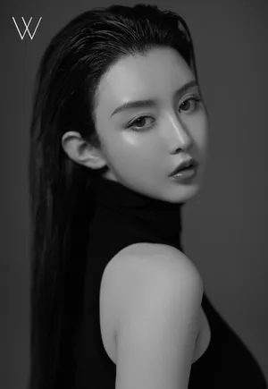 周麟嘉黑白质感性感写真大片