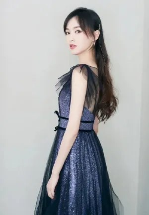 性感女神唐嫣晚礼服妩媚写真图片