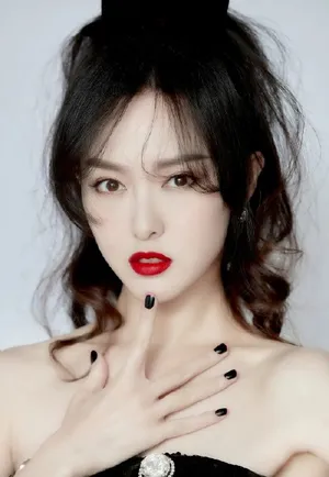性感女神唐嫣晚礼服妩媚写真图片