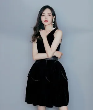 性感女神唐嫣晚礼服妩媚写真图片_2