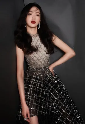 性感女神唐嫣晚礼服妩媚写真图片_4