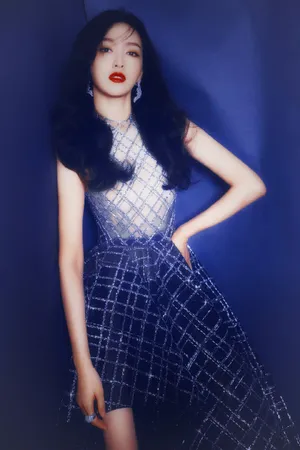 唐嫣浓妆艳抹性感晚礼服妩媚写真图片_7
