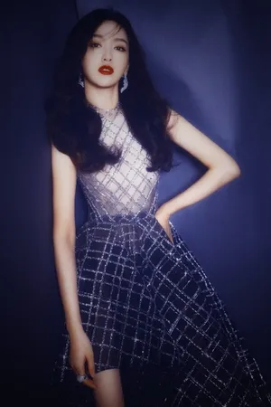 唐嫣浓妆艳抹性感晚礼服妩媚写真图片_8