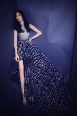 唐嫣浓妆艳抹性感晚礼服妩媚写真图片_9