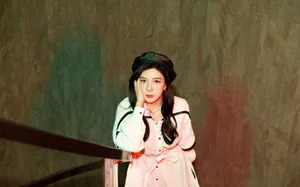 周韦彤优雅白裙写真图片