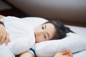 张雅钦条纹衬衫清新简约写真图片_3