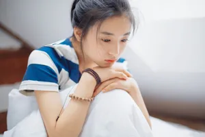 张雅钦条纹衬衫清新简约写真图片_5